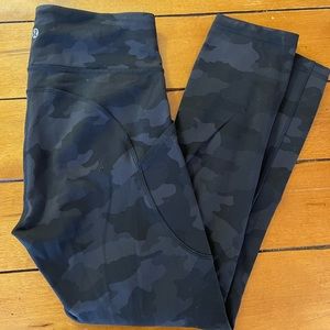 Lululemon black camo leggings with pockets size 6